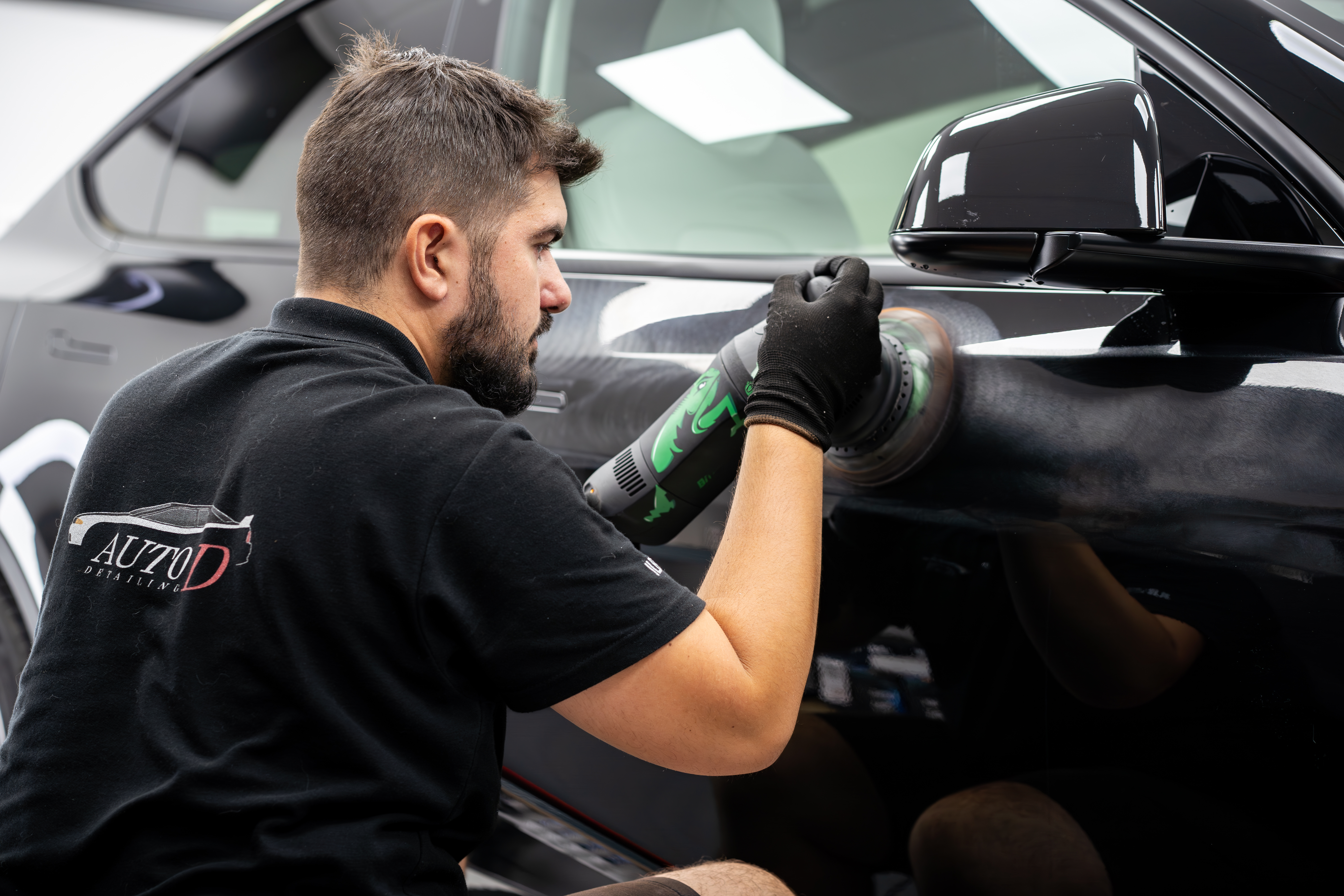 ― UN PASSIONNÉ AU SERVICE DE VOTRE VÉHICULEMON ENTREPRISE DE DETAILING