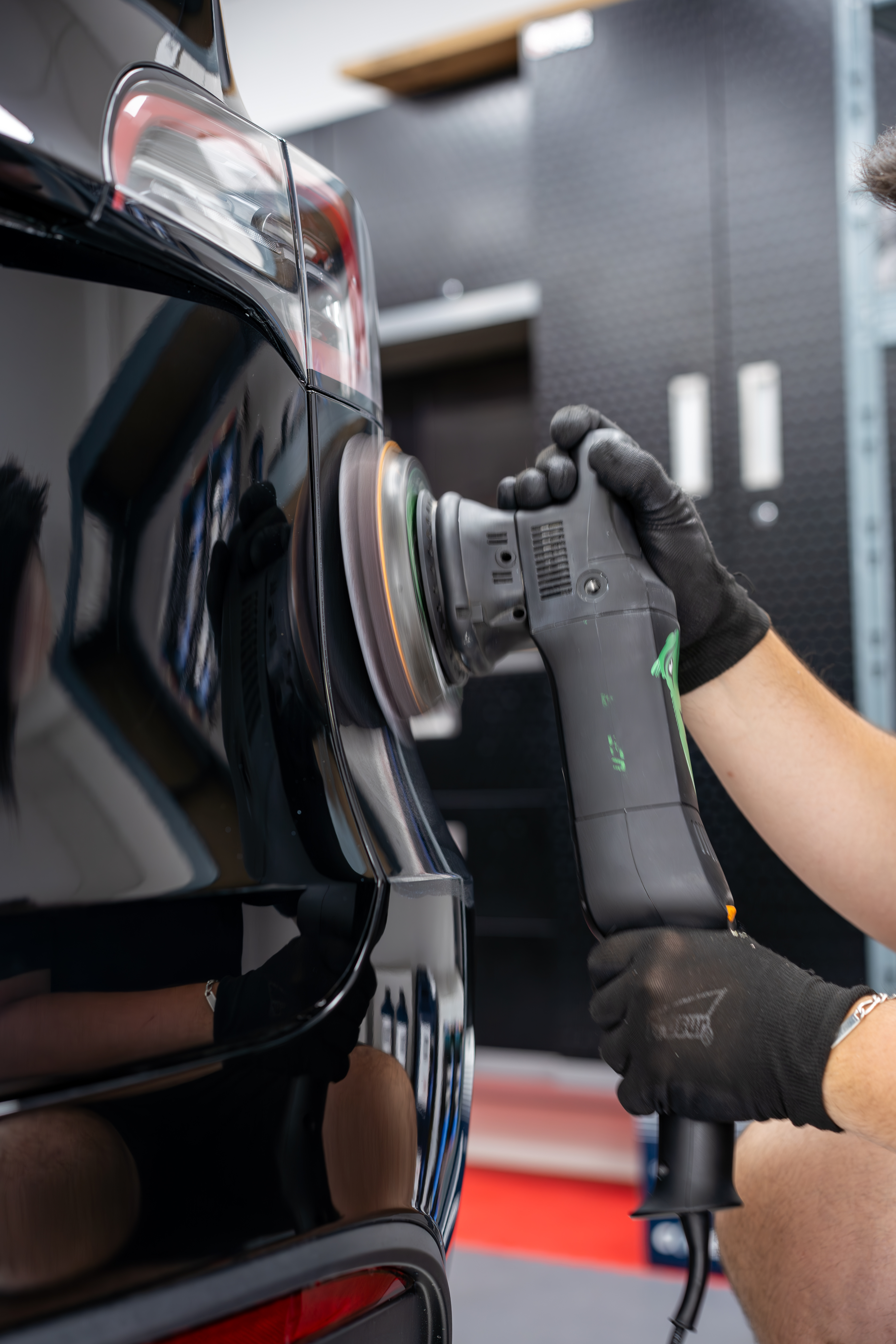― UN PASSIONNÉ AU SERVICE DE VOTRE VÉHICULEMON ENTREPRISE DE DETAILING