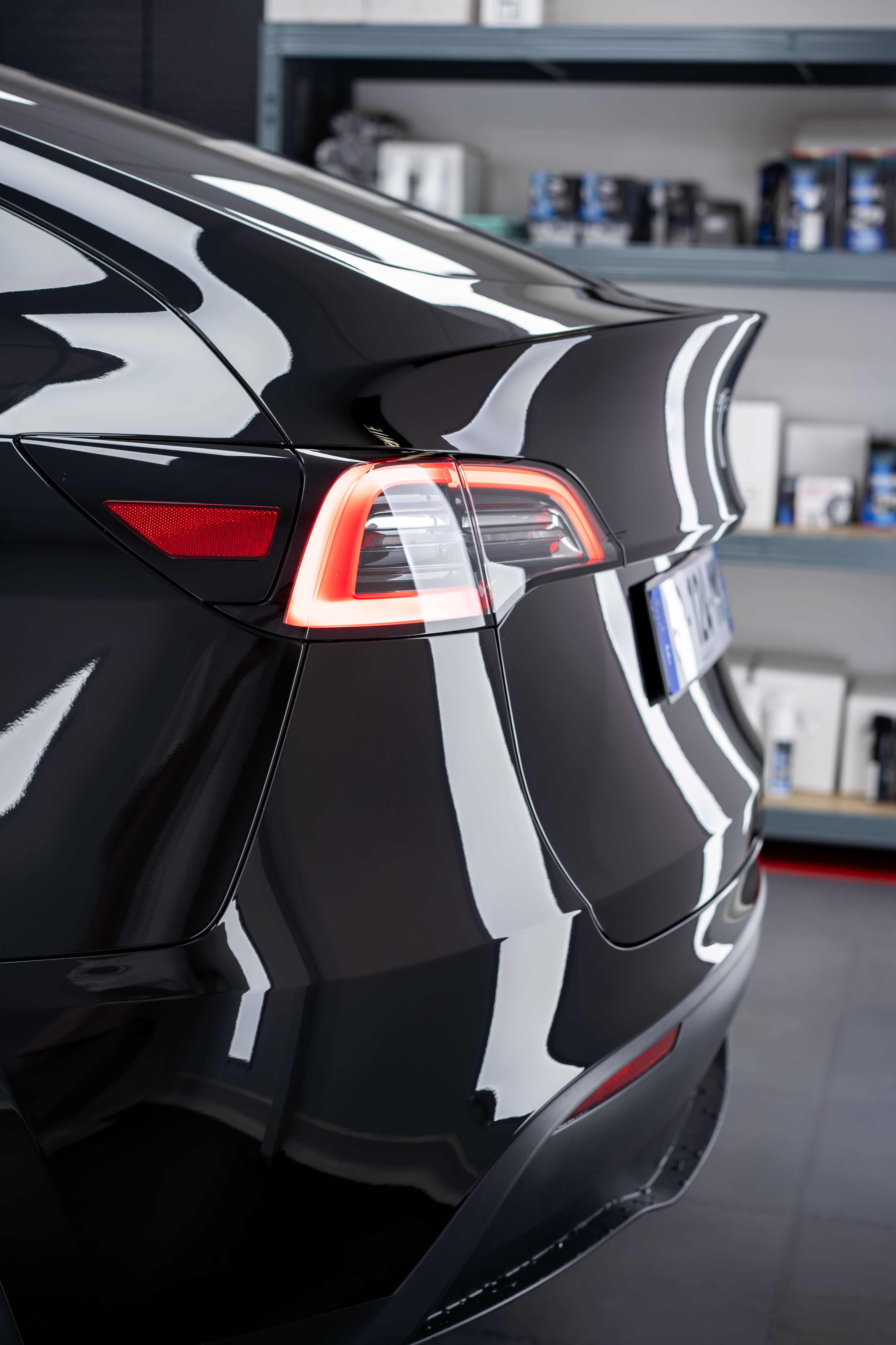 ― UN PASSIONNÉ AU SERVICE DE VOTRE VÉHICULEMON ENTREPRISE DE DETAILING